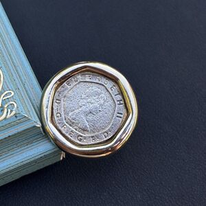 Gay Boyer Coin Ring Queen Elizabeth II Statement Gold Tone Vintage Sz8.5